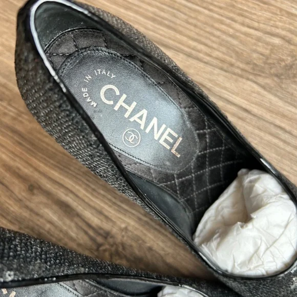 Chanel Black Sequin Sparkle CC Pumps | 38 - Picture 6 of 16